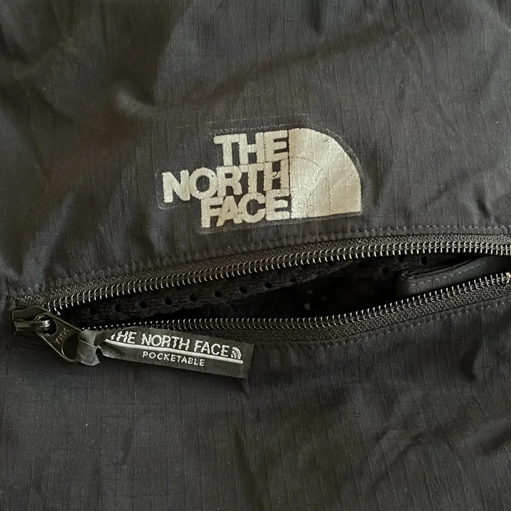 THE NORTH FACE POCKETABLE SHELL
